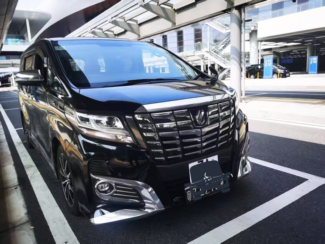 豪華豐田埃爾法七座商務車