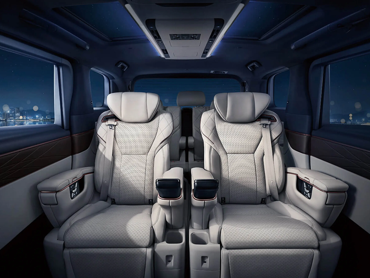 新款豐田埃爾法七座商務車